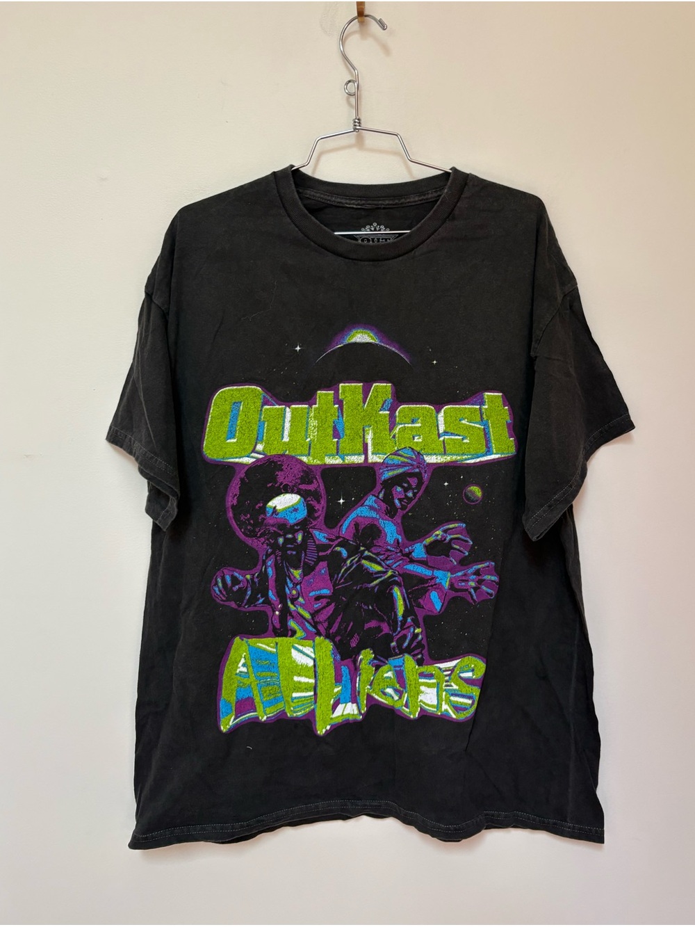 NWOT Urban Outfitters Outkast Tracklist Graphic Tee Size Large - Picture 3 of 12